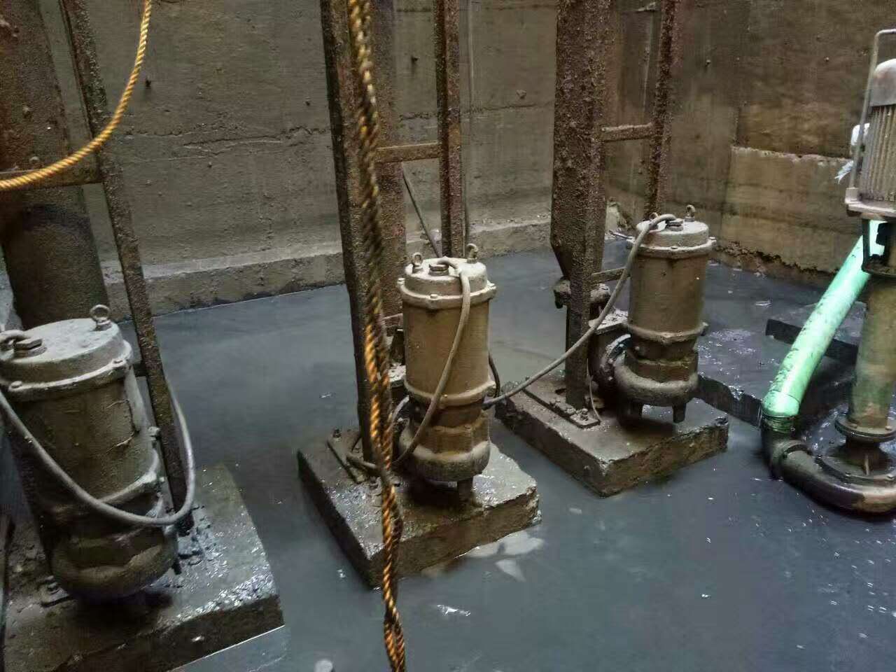 裕华污水池清理